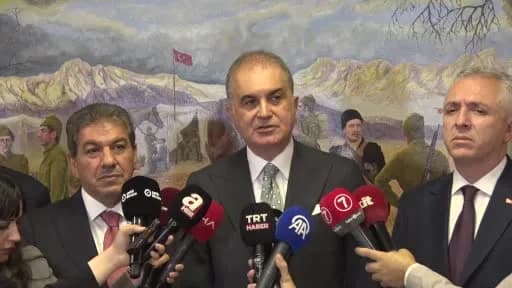 AK Parti Sözcüsü Ömer Çelik, basın toplantısında konuşuyor