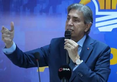 AK Parti Genel Başkan Yardımcısı Mustafa Demir, Yahşihan Belediyesi yolsuzluk soruşturması hakkında açıklama yapıyor