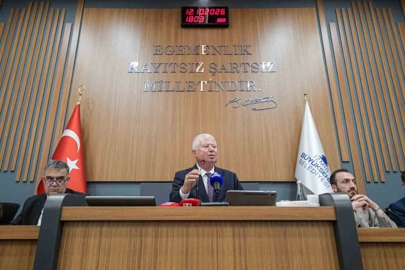 İzmir Büyükşehir Belediye Meclisi Ekim ayı ilk toplantısı, Yeni Parti meclis üyelerinin katılmaması ve yeter sayısının b