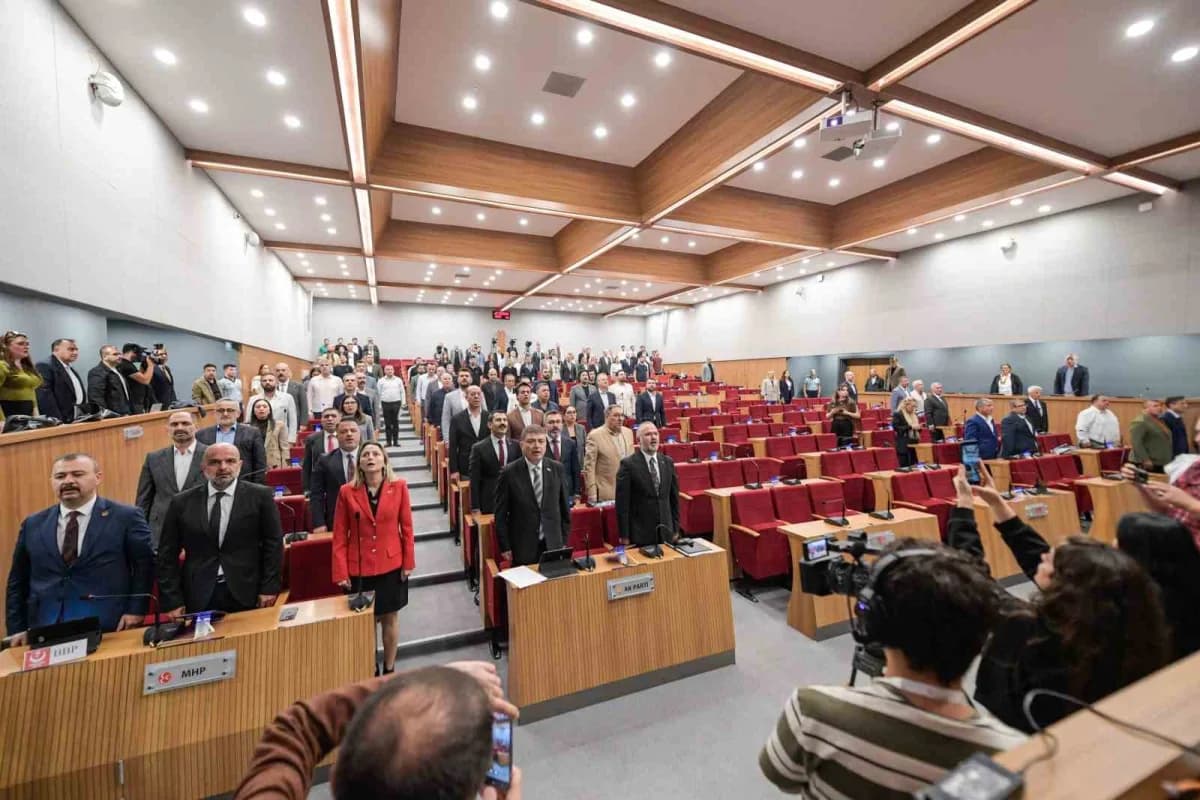 İzmir Büyükşehir Belediye Meclisi Ekim ayı ilk toplantısı, Yeni Parti meclis üyelerinin katılmaması ve yeter sayısının b