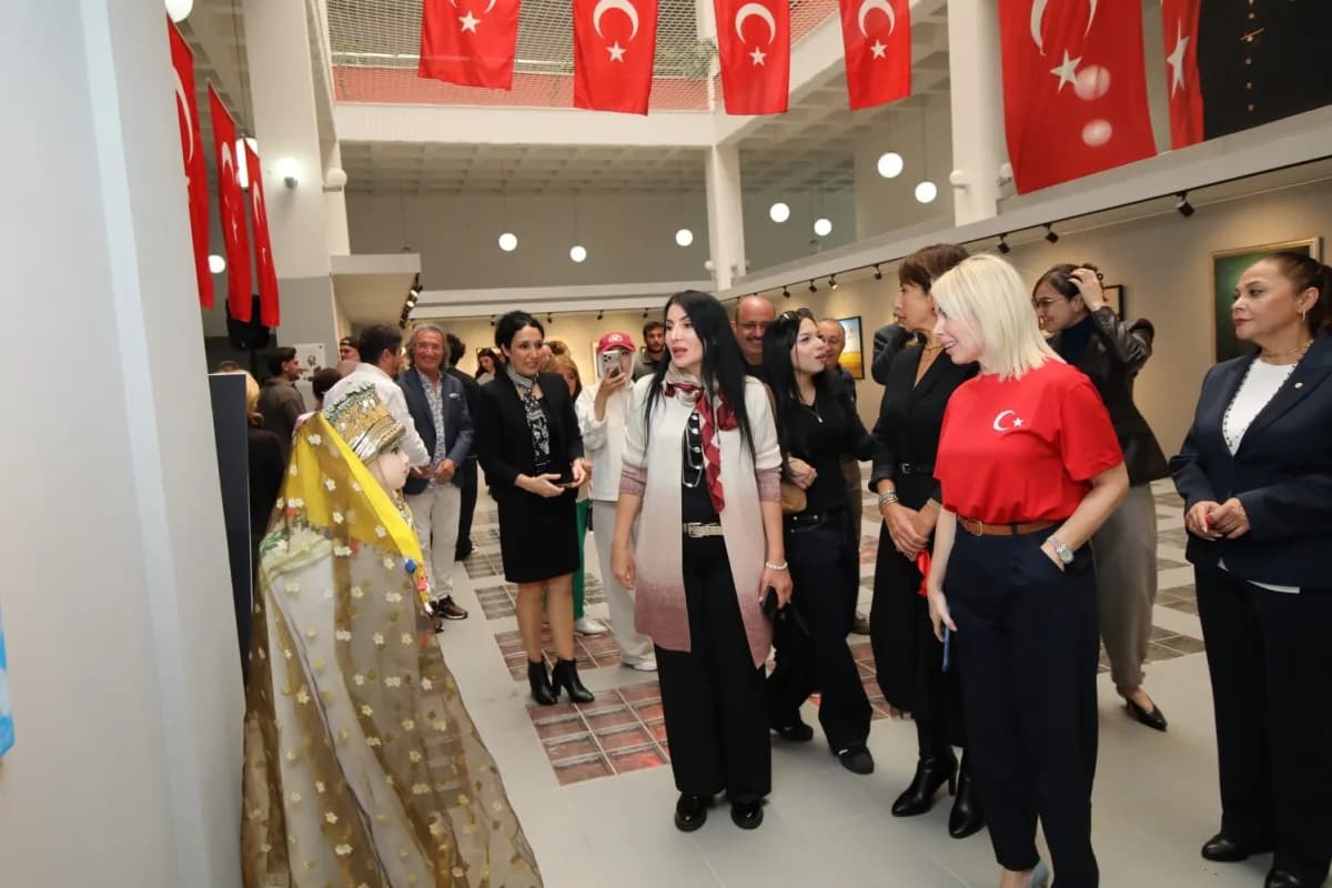 Güzel Sanatlar Fakültesi Fikret Otyam Sergi Salonu’nda, 29 Ekim Cumhuriyet Bayramı’nın 103. Yıl dönü