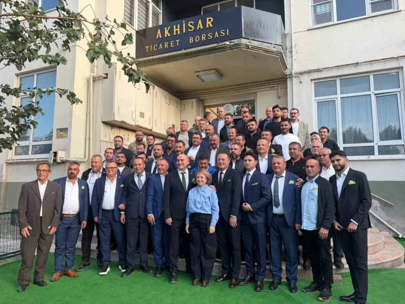 Akhisar Ticaret Borsası seçimlerinde oy kullanma işlemi ve başkan Alper Alhat