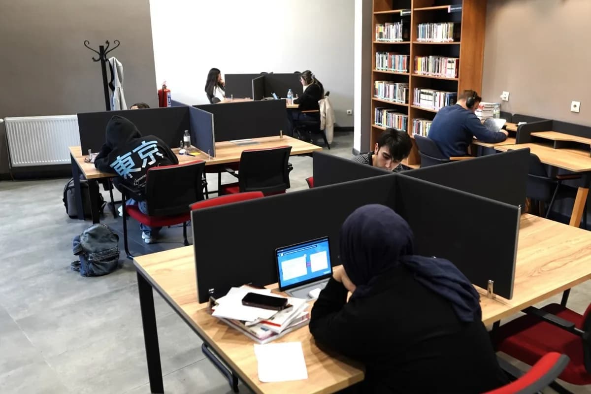 Melikgazi Belediyesi'nin hizmete açtığı günden beri binlerce öğrenciyi ağırlayan Akıl Küpü Kütüphaneleri; okulların açıl