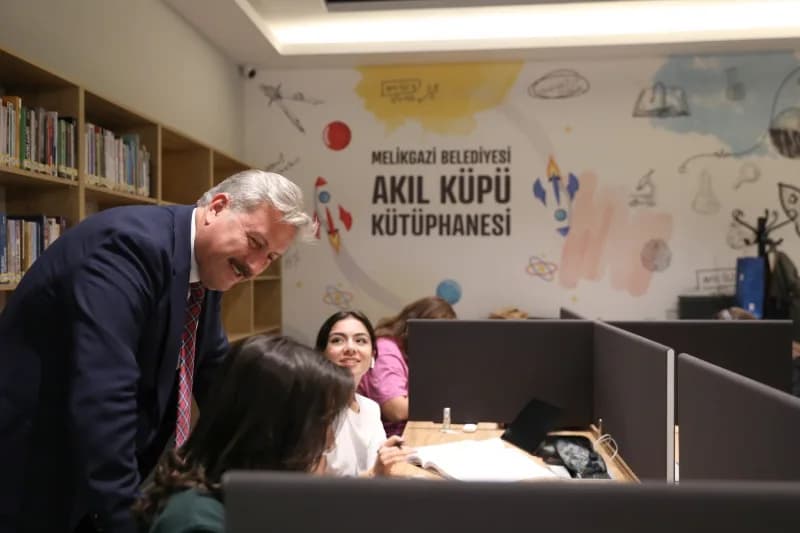 Melikgazi Belediyesi'nin hizmete açtığı günden beri binlerce öğrenciyi ağırlayan Akıl Küpü Kütüphaneleri; okulların açıl