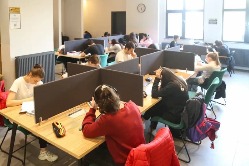 Melikgazi Belediyesi'nin hizmete açtığı günden beri binlerce öğrenciyi ağırlayan Akıl Küpü Kütüphaneleri; okulların açıl