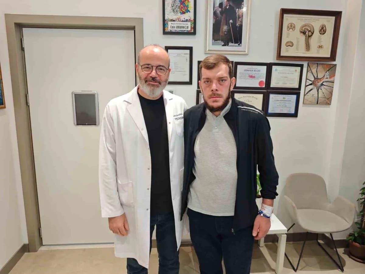 Ilo Khvistani (Sağda) ve Prof. Dr. Enis Kuruoğlu (Solda)