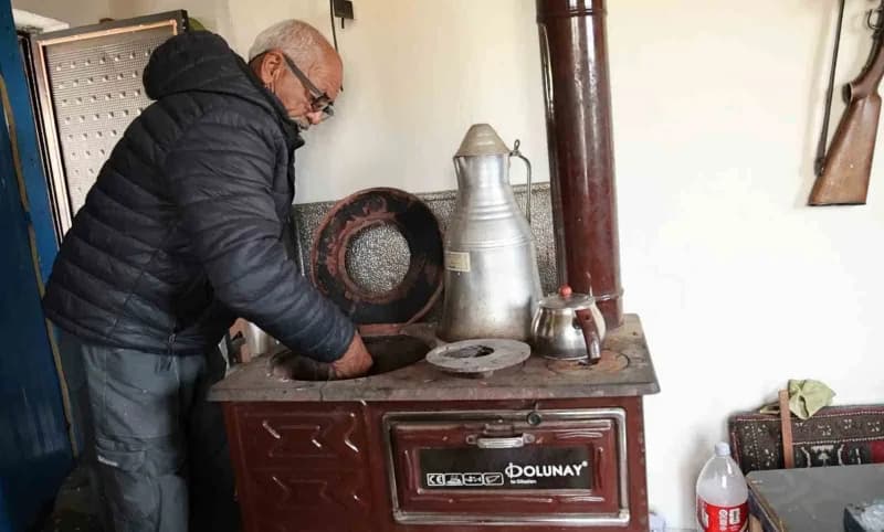 Huzurunun yerinde olduğunu ve korkmadığını belirten Salman, "Bu köyde tek yaşayan adam benim. Bu köy halkı susuzluktan g