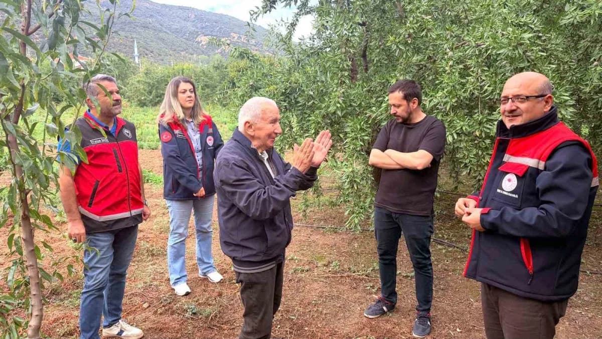 Kiraz üretimiyle Türkiye’nin önemli merkezlerinden biri olan Akşehir’de, artan işçilik ve pazarlama sorunları üreticiler