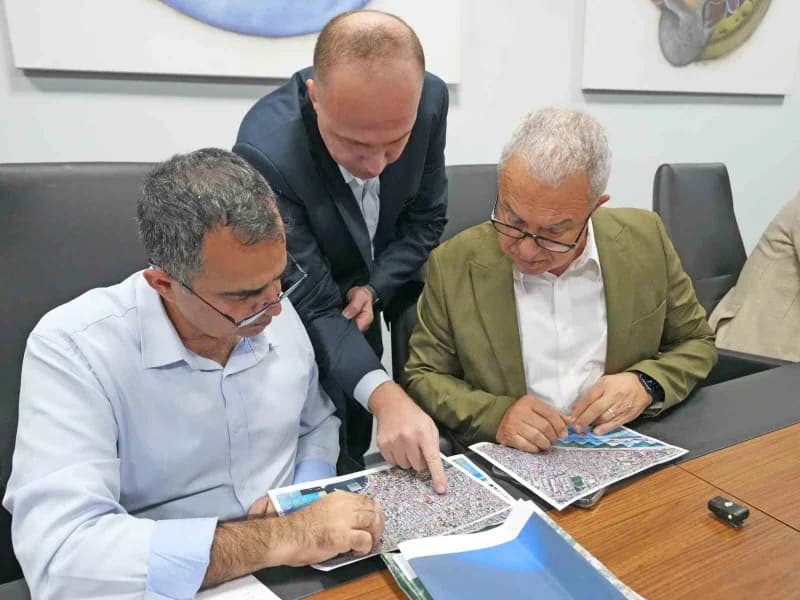 Alanya Belediye Başkanı Osman Tarık Özçelik (Sağda)