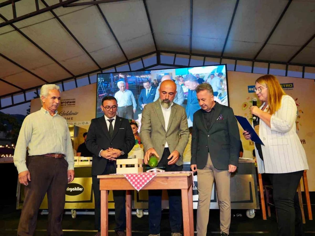Alanya Belediyesi tarafından bu yıl beşincisi düzenlenen Uluslararası Alanya Tropikal Meyve Festivali, eski Belediye bin