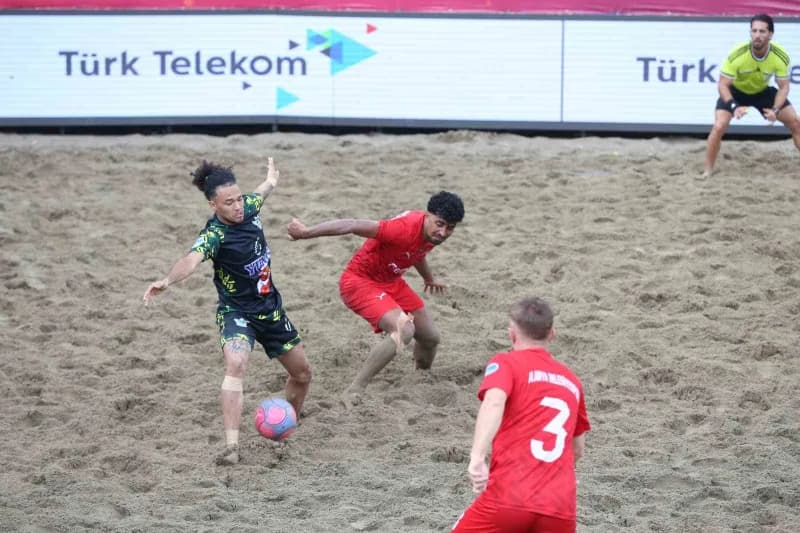 Plaj Futbolu Dünya Kulüpler Şampiyonası'nda mücadele eden serenity Alanya Belediyespor, Kosta Rika t