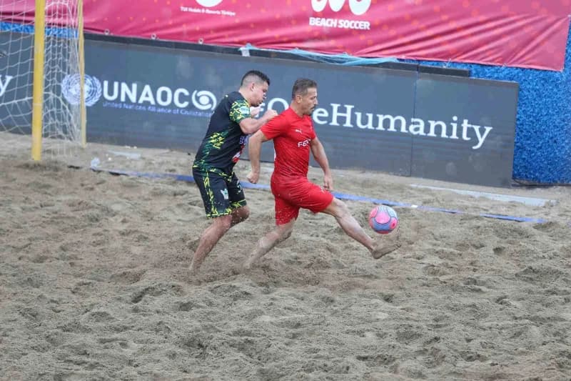 Plaj Futbolu Dünya Kulüpler Şampiyonası'nda mücadele eden serenity Alanya Belediyespor, Kosta Rika t