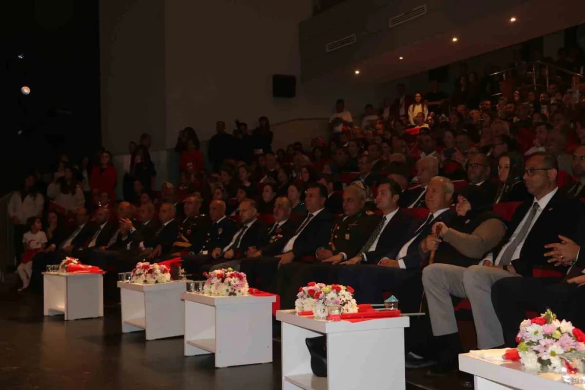 Antalya’nın Alanya ilçesinde Cumhuriyet’in kuruluşunun 103’üncü yıl dönümü dolayısıyla kutlama progr