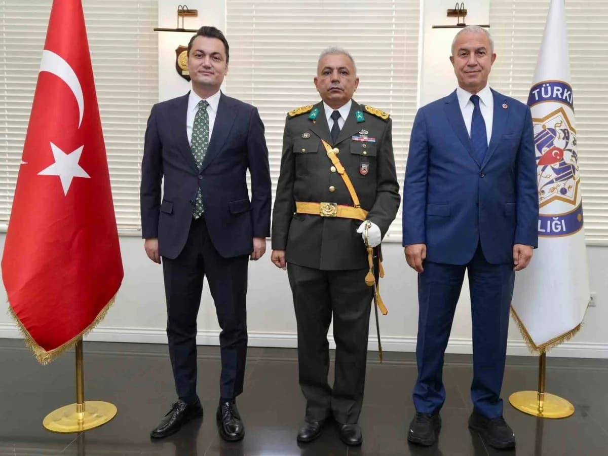 Alanya’da Cumhuriyet Bayramı kutlamalarında halk oyunları ve törenler