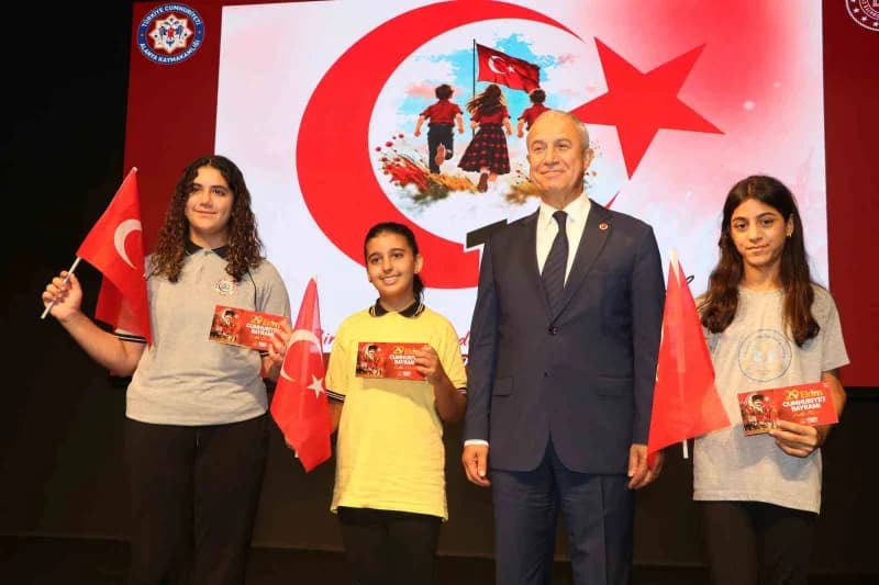 Yarışmalarda dereceye giren öğrencilere ödülleri takdim edildi.