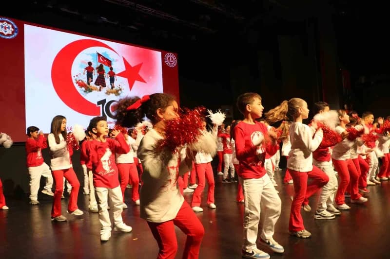 Cumhuriyet'in kuruluşunun 103'üncü yıl dönümü dolayısıyla Alanya'da kutlama programı gerçekleştirild