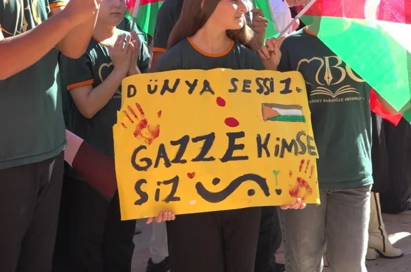 Antalya’nın Alanya ilçesinde, İsrail’in Gazze’ye yönelik saldırılarını protesto etmek ve Filistin’de