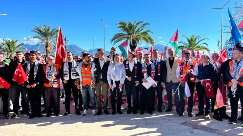 Antalya’nın Alanya ilçesinde, İsrail’in Gazze’ye yönelik saldırılarını protesto etmek ve Filistin’de