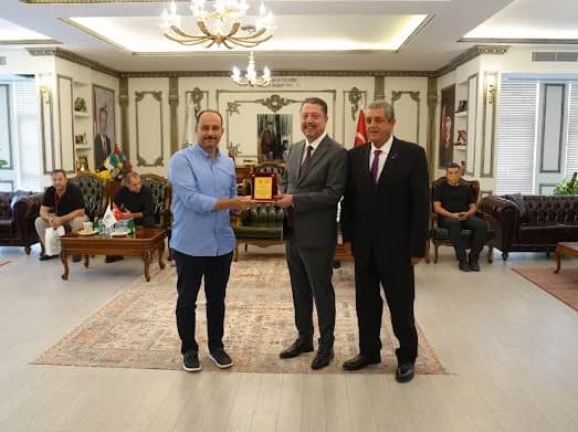 Beypazarı Belediye Başkanı Dr. Özer Kasap(ortada)