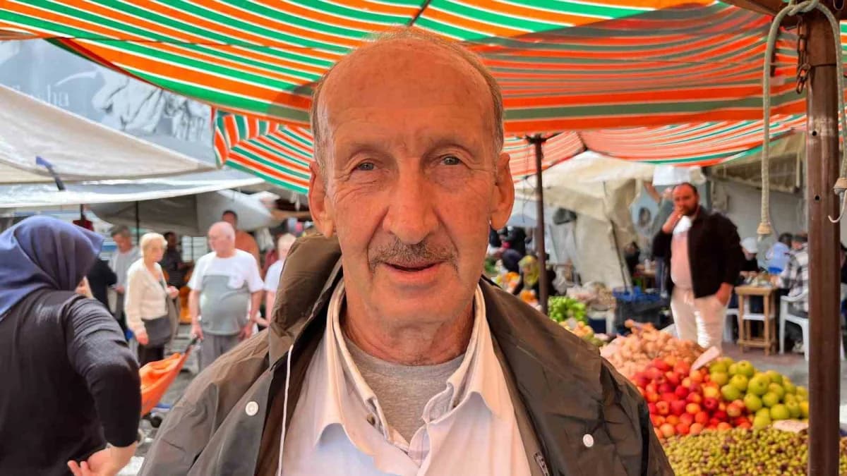 Pazarcı esnafı Celal Yaşar (52)