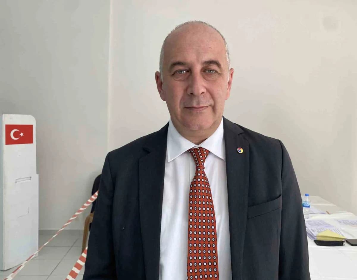 Alaşehir TSO’nun yeni başkanı Hüseyin Öztürk ise 16 yıldır Mustafa Seyhan ile birlikte oda çalışmalarında görev aldığını