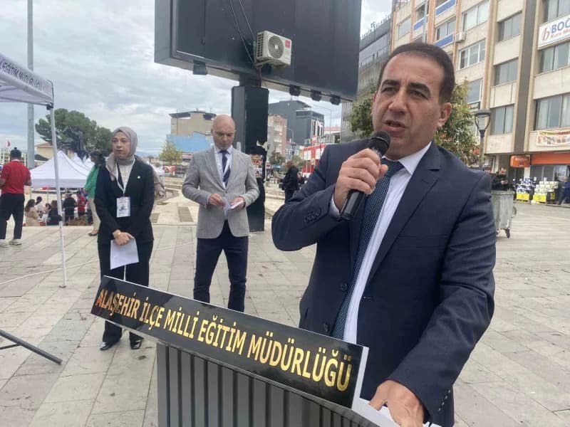 Açılış töreninde konuşan Alaşehir Kaymakamı Ercan Öter, öğrencilerin bilimsel düşünme becerilerini geliştirmesi ve afetl