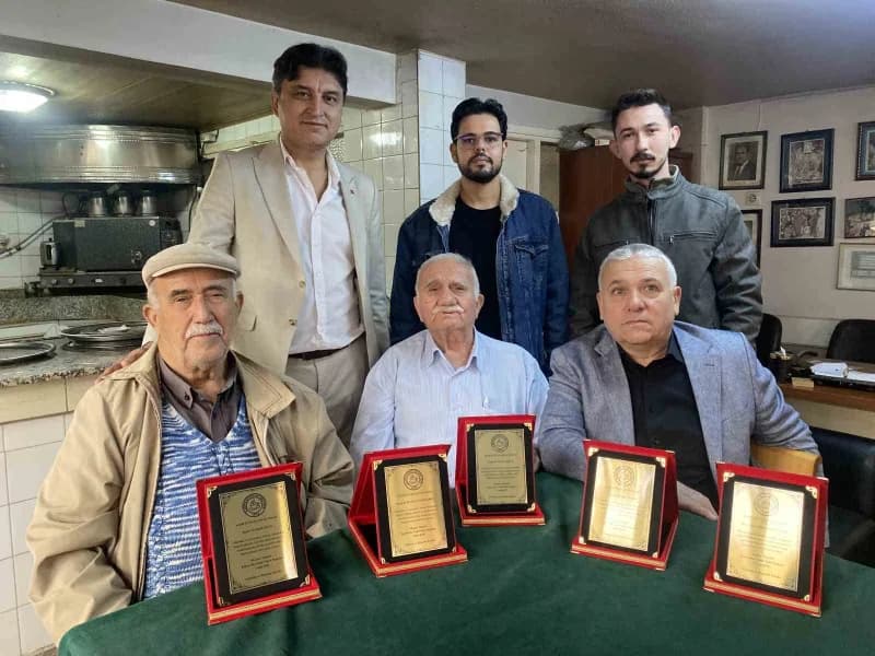 Alaşehir’de 55 yıllık kahveciye ahilik plaketi