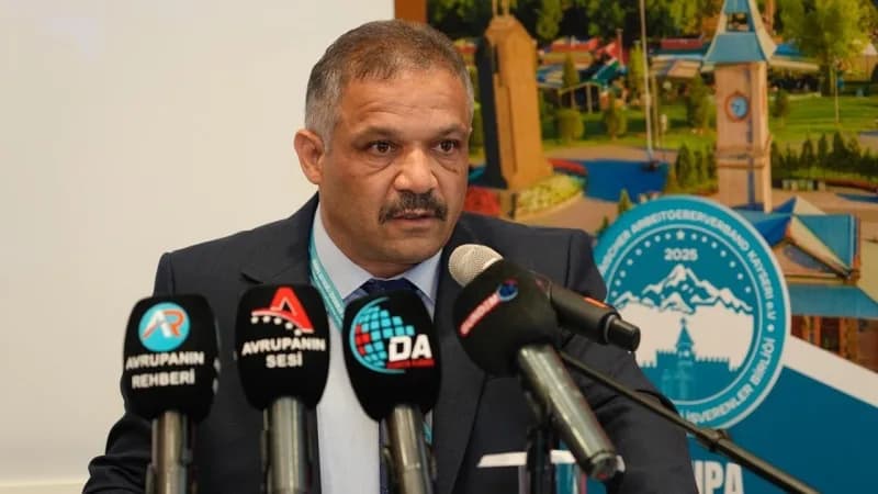 Ali Hızar 29 Ekim Cumhuriyet Bayramı mesajı açıklaması yaparken