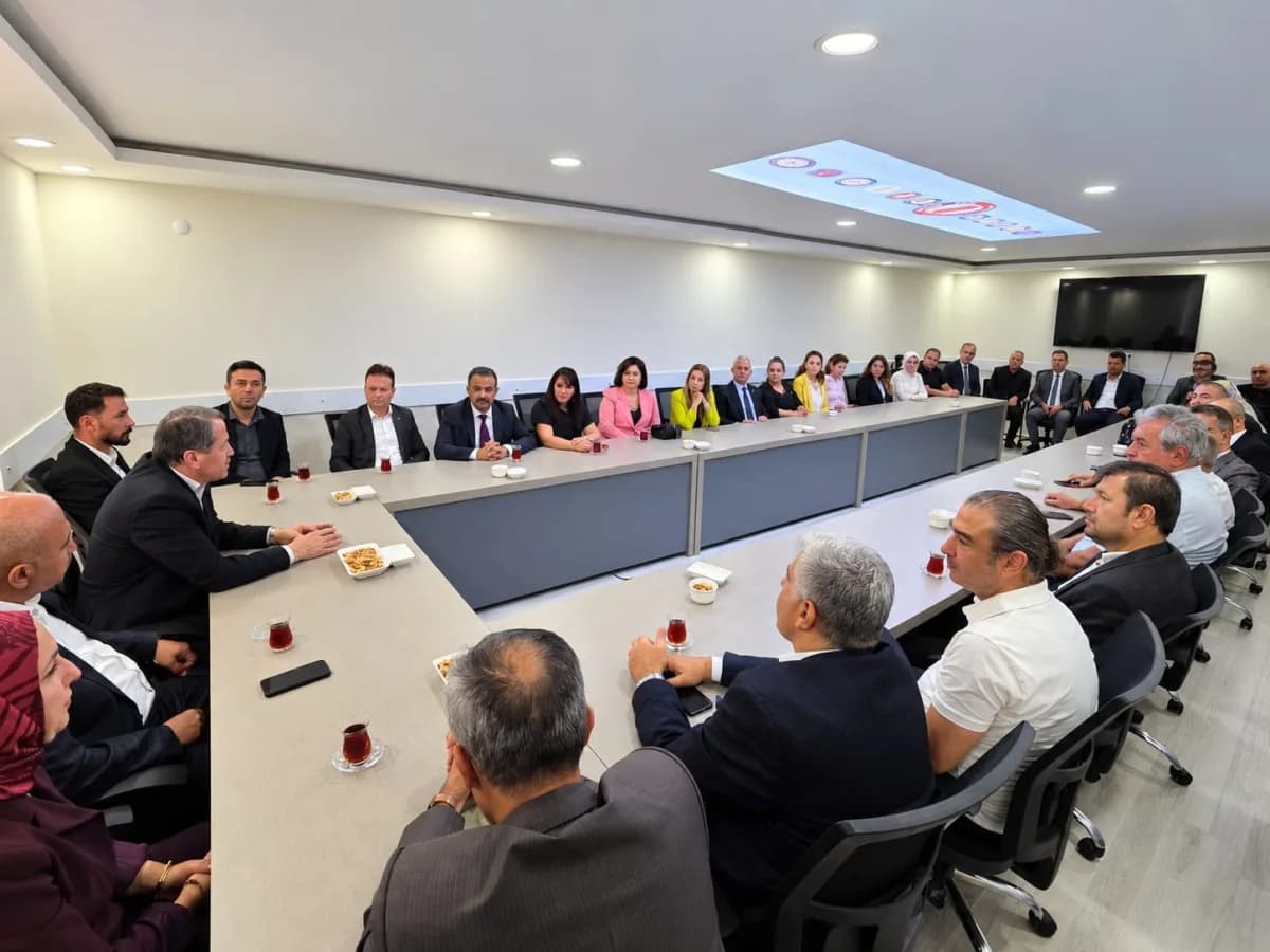 Memur-Sen ve Eğitim-Bir-Sen Genel Başkanı Ali Yalçın, Antalya'da Teşkilat mensuplarıyla Bir araya ge