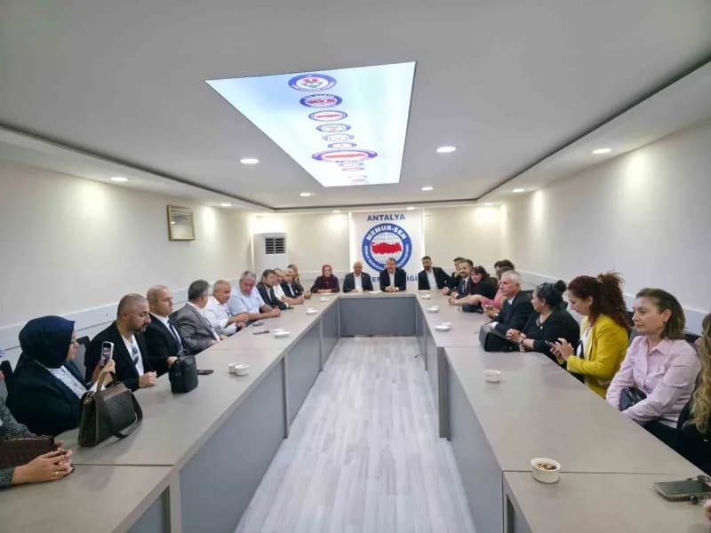 Memur-Sen ve Eğitim-Bir-Sen Genel Başkanı Ali Yalçın, Antalya'da Teşkilat mensuplarıyla Bir araya ge