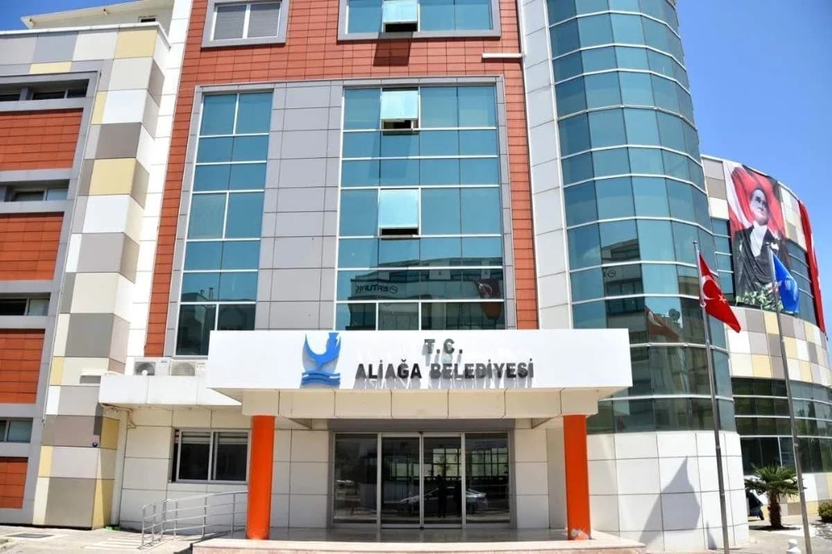 Aliağa Belediye Başkanı Serkan Acar, belediyenin yeni organizasyon şemasında görev alacak müdürleri ve sorumluluk alanla