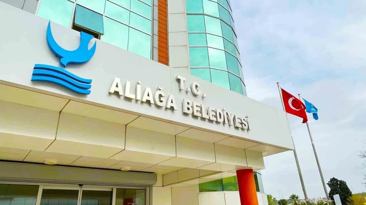 Aliağa Belediyesi yeni organizasyon şemasında görev alan müdürler ve başkan yardımcıları toplantıda