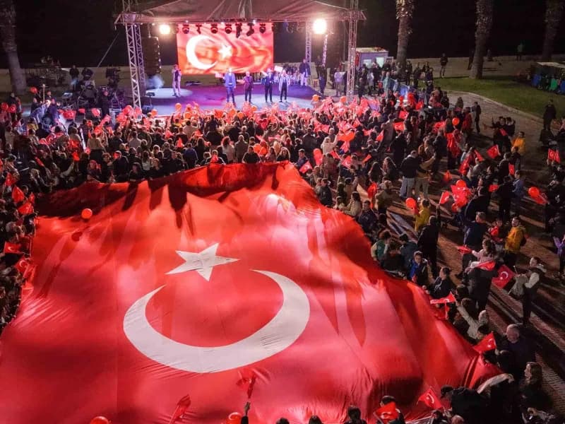 Aliağa Kaymakamı Zekeriya Güney, Garnizon Komutanı Albay Ali Güler, Aliağa Belediye Başkanı Serkan A