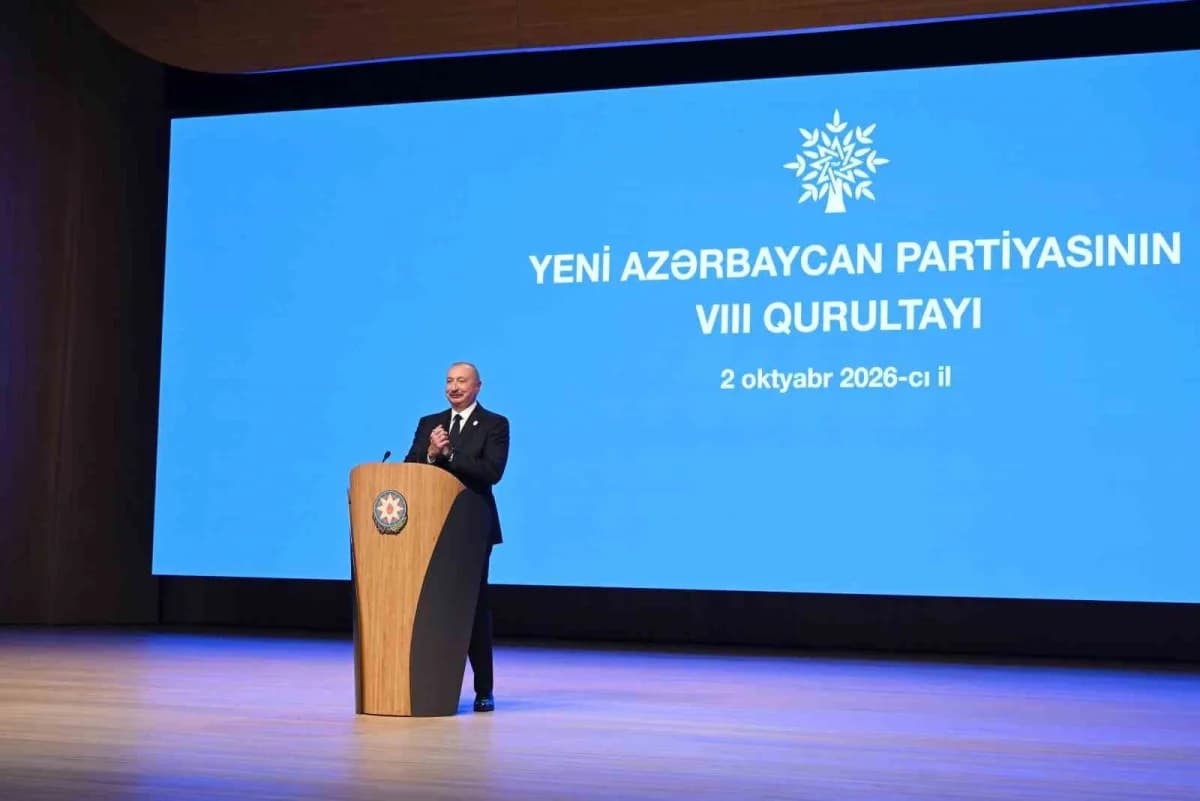 Azerbaycan Cumhurbaşkanı ve Yeni Azerbaycan Partisi (YAP) Genel Başkanı İlham Aliyev, başkent Bakü'deki Haydar Aliyev Me