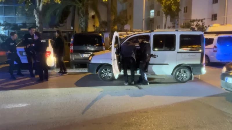 Bursa'da sokak aralarında hızlı araç kullandığı ve el freni çekerek tehlikeli hareketler yaptığı iddia edilen sürücü, 1,