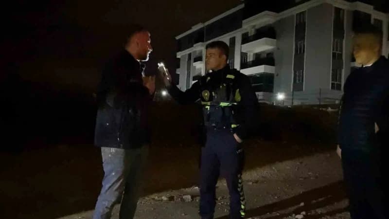 Bursa'nın İnegöl ilçesinde polisin "Dur" ihtarına uymayarak kaçan alkollü sürücü, 5 kilometrelik kovalamacanın ardından