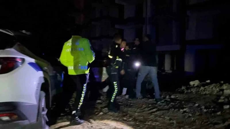 Bursa'nın İnegöl ilçesinde polisin "Dur" ihtarına uymayarak kaçan alkollü sürücü, 5 kilometrelik kovalamacanın ardından