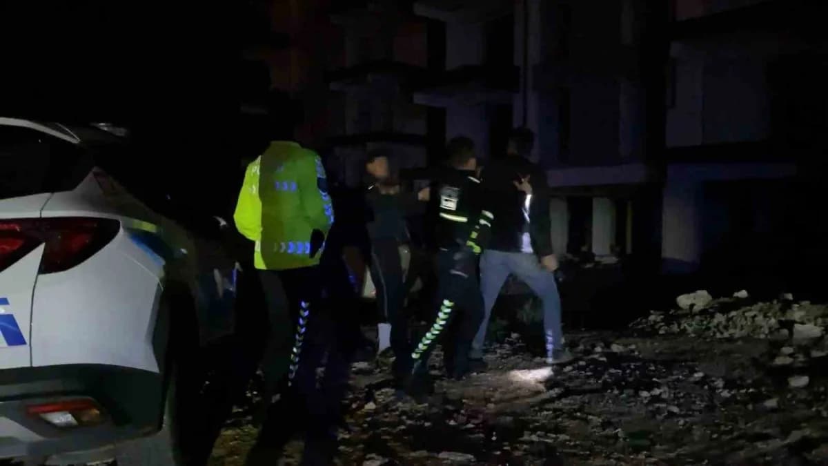Bursa'nın İnegöl ilçesinde polisin "Dur" ihtarına uymayarak kaçan alkollü sürücü, 5 kilometrelik kovalamacanın ardından