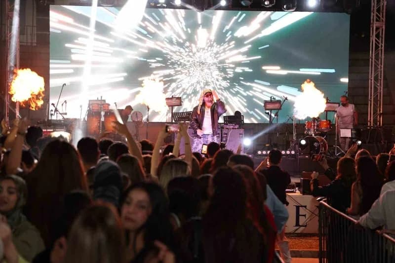 Alanya Alaaddin Keykubat Üniversitesinde (ALKÜ) düzenlenen Hoş Geldin Şenliği, 3 gün boyunca konserl