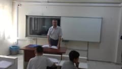 Adana'da görme engelli öğrencilere ders veren öğretmen Alpay Şahin öğrencileriyle birlikte