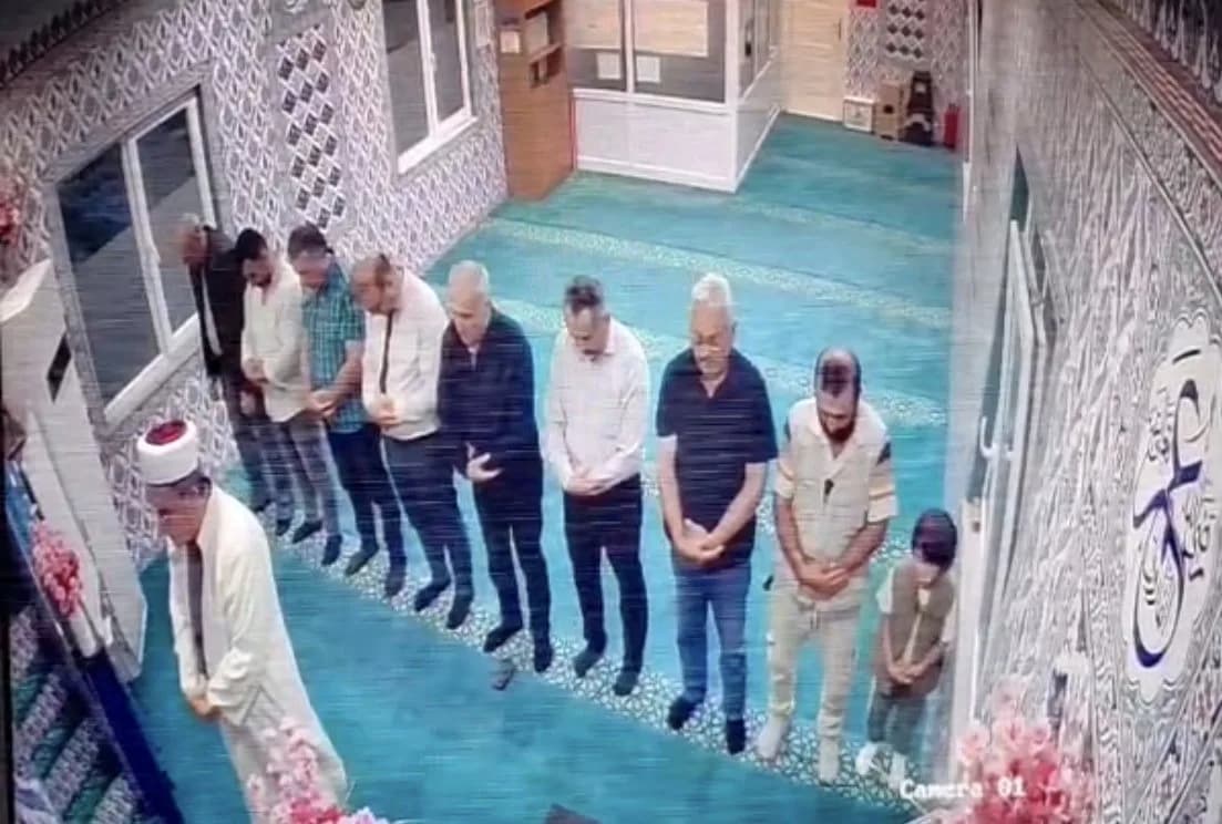 Trabzon'un Beşikdüzü ilçesinde 5 yaşındaki Altan Eftal Aksoy, Yaz Kur'an Kursu'nda kendisine Kur'an-ı Kerim öğreten İmam