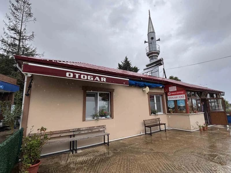 Trabzon'un Beşikdüzü ilçesinde 5 yaşındaki Altan Eftal Aksoy, Yaz Kur'an Kursu'nda kendisine Kur'an-ı Kerim öğreten İmam
