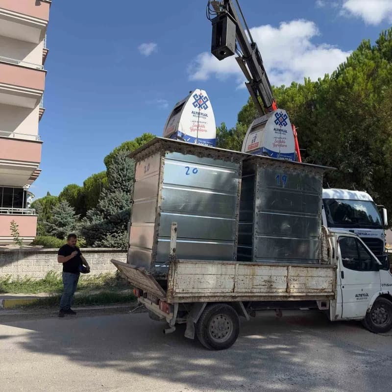Altıeylül’de 40 yer altı konteyneri baştan aşağı yenilendi