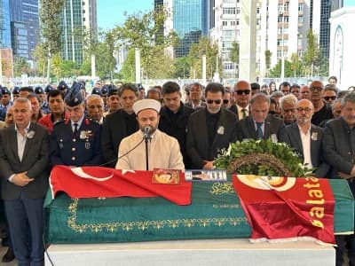 Göksel Arsoy için İstanbul'da düzenlenen cenaze töreninden bir kare