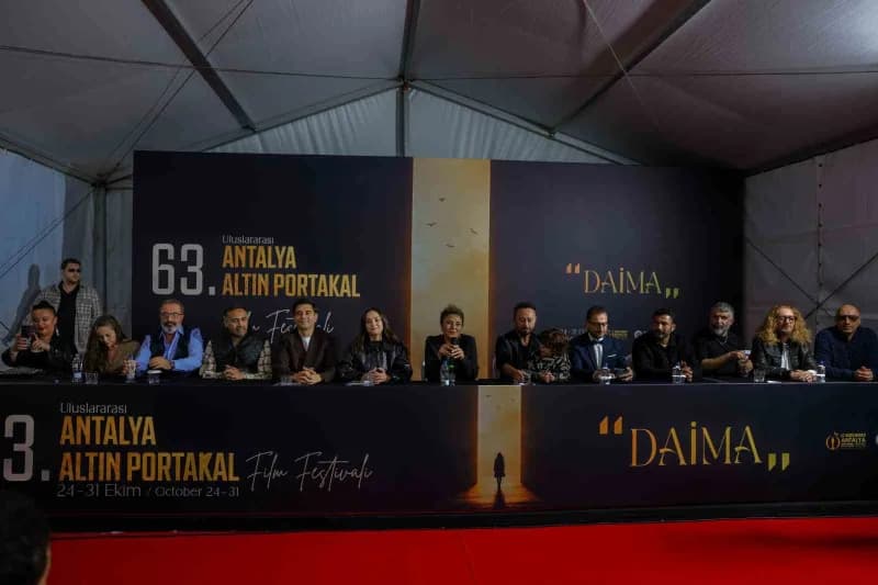 Altın Portakal heyecanında bugün de Ulusal Yarışma filmlerinden "Bir Anne Hakkında" ile "Ölü Arının