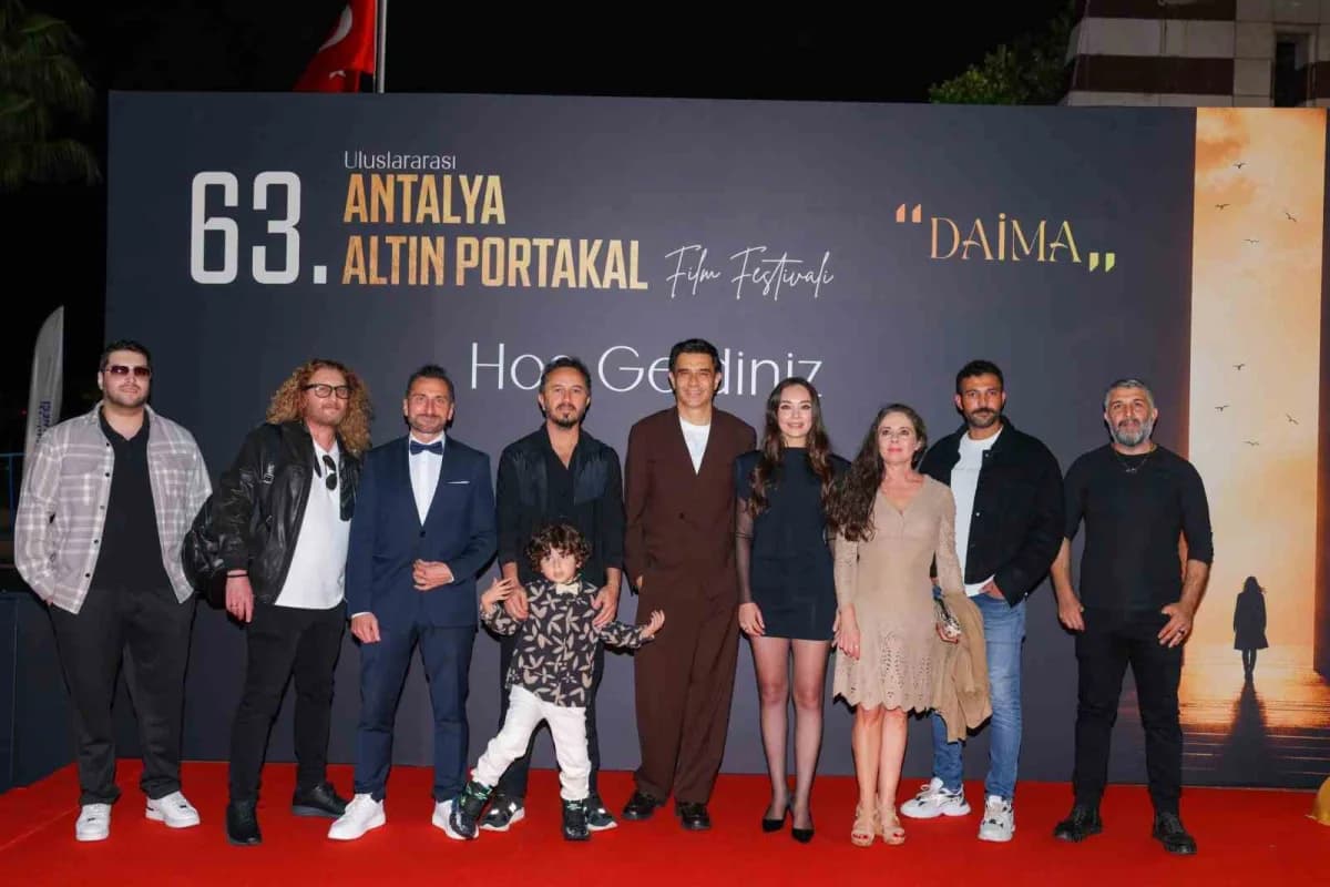 Altın Portakal heyecanında bugün de Ulusal Yarışma filmlerinden "Bir Anne Hakkında" ile "Ölü Arının