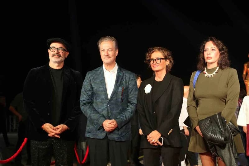 Bu yıl 63'üncüsü düzenlenen Uluslararası Antalya Altın Portakal Film Festivali'nin açılış töreni önc