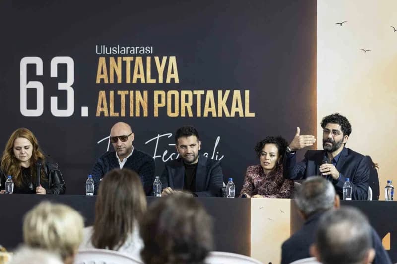 Altın Portakal Ulusal ve Uluslararası Uzun Metraj yarışmaları heyecanla sürüyor. En yeni yerli yapım