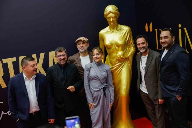 Altın Portakal Ulusal ve Uluslararası Uzun Metraj yarışmaları müthiş bir heyecanla sürüyor. En yeni
