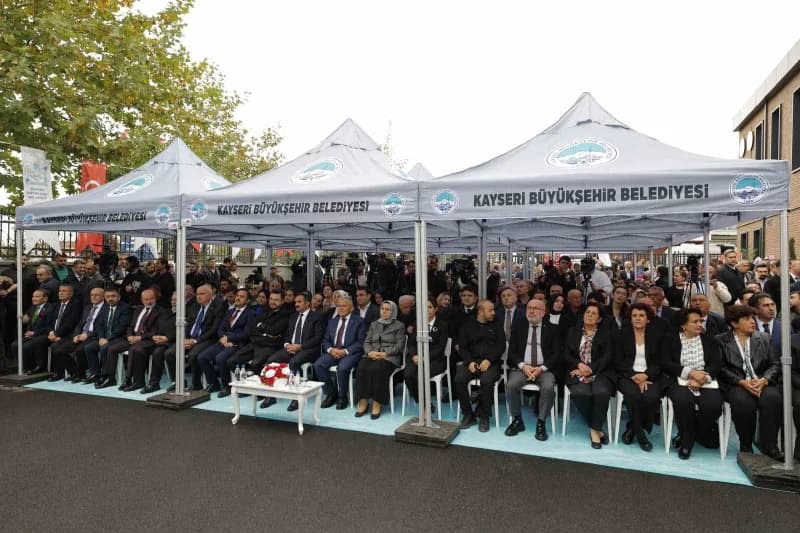 Kayseri'de Alzheimer Aktif Yaşam Merkezi açılış töreninden bir kare